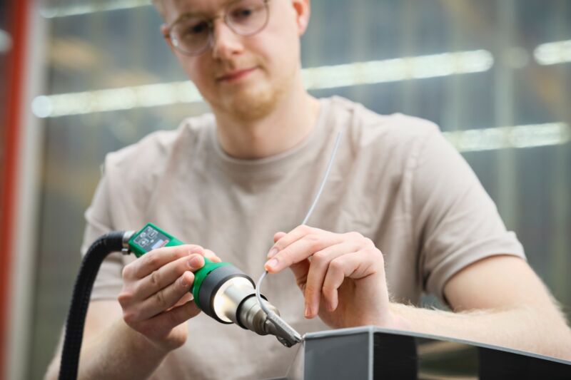 Leister PENWELD 305-A 230V 1000W 173.367 Screw-fit Plastic Welding Gun application draw welding image 4