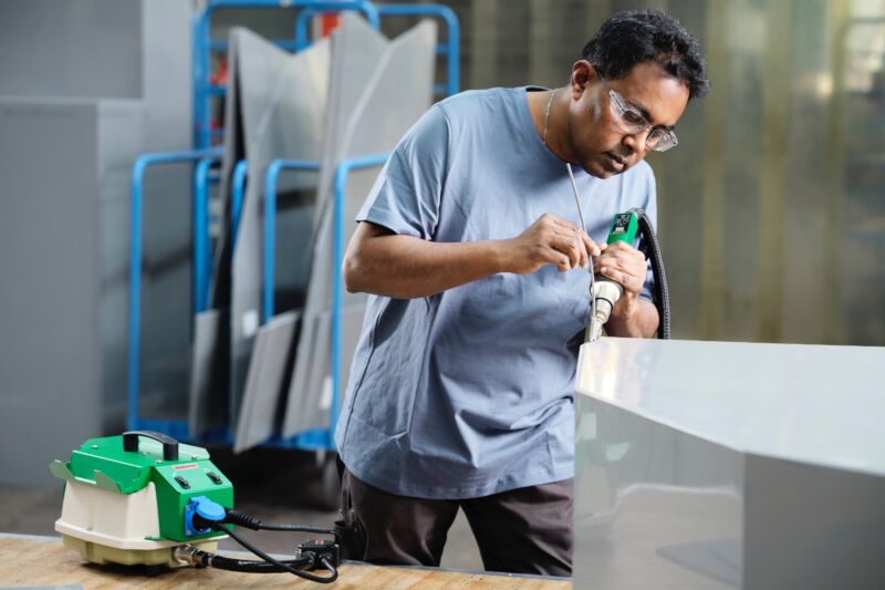 Leister PENWELD 305-A 230V 1000W 173.367 Screw-fit Plastic Welding Gun application draw welding image 7 with AIRSTREAM 100