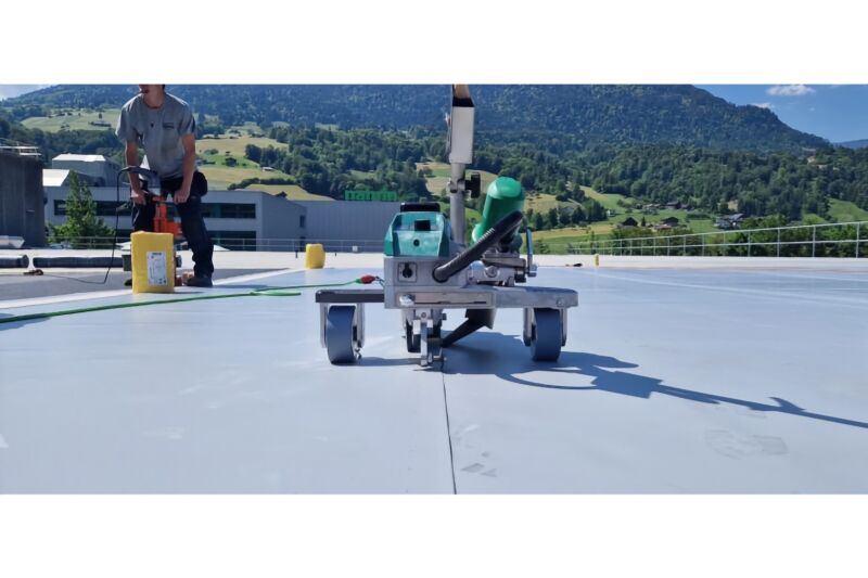 Leister VARIMAT 300 230V 3680W 173.186 automatic roof welder job site application wrinkle free welding