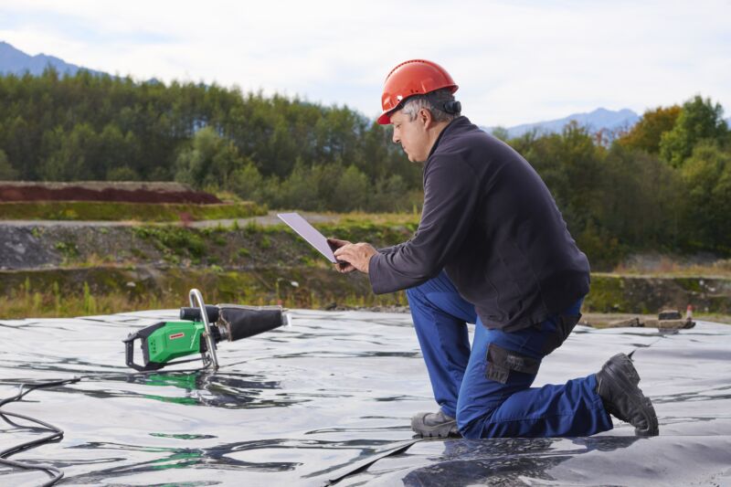 Leister WELDPLAST 605 230v 16A for Geomembrane Welding 170.460 on site LQS data logging kneeling