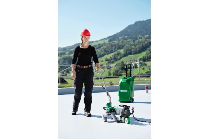 Leister VARIMAT 700 230V 3680W 173.180 automatic roof welder job site application 5 with rolling transport case
