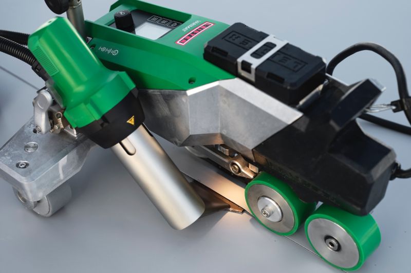 Leister VARIMAT 700 230V 3680W 173.180 automatic roof welder job site application 1