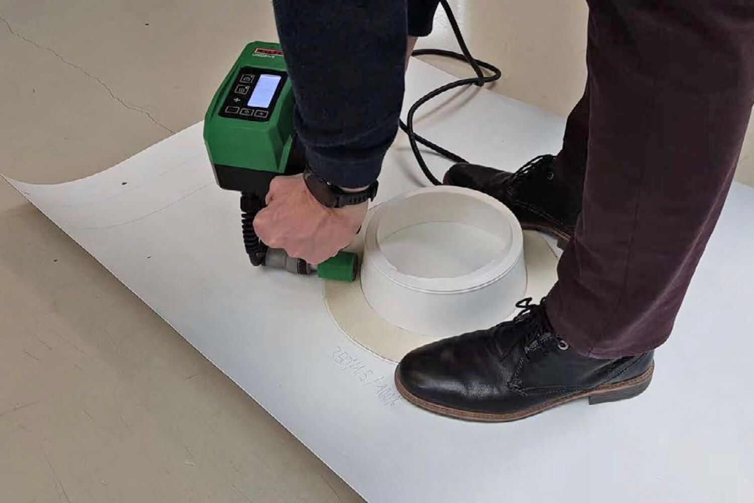 Welwyn Tool Group Leister UNIDRIVE 500 Semiautomatic Roofing Heat Gun