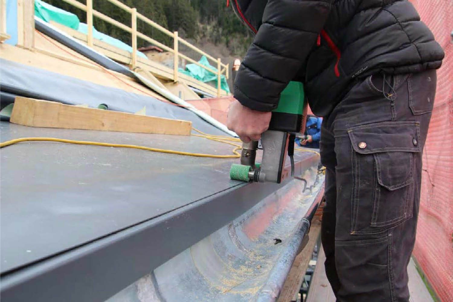 Welwyn Tool Group Leister UNIDRIVE 500 Semiautomatic Roofing Heat Gun