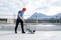 Leister UNIROOF 700 Automatic Roof Welding Machine 120V 1800W 169.237 machine in use 5