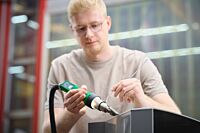 Leister PENWELD 305-A 230V 1000W 173.367 Screw-fit Plastic Welding Gun application draw welding image 5