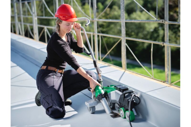 Leister VARIMAT 700 230V 3680W 173.180 automatic roof welder job site application 2